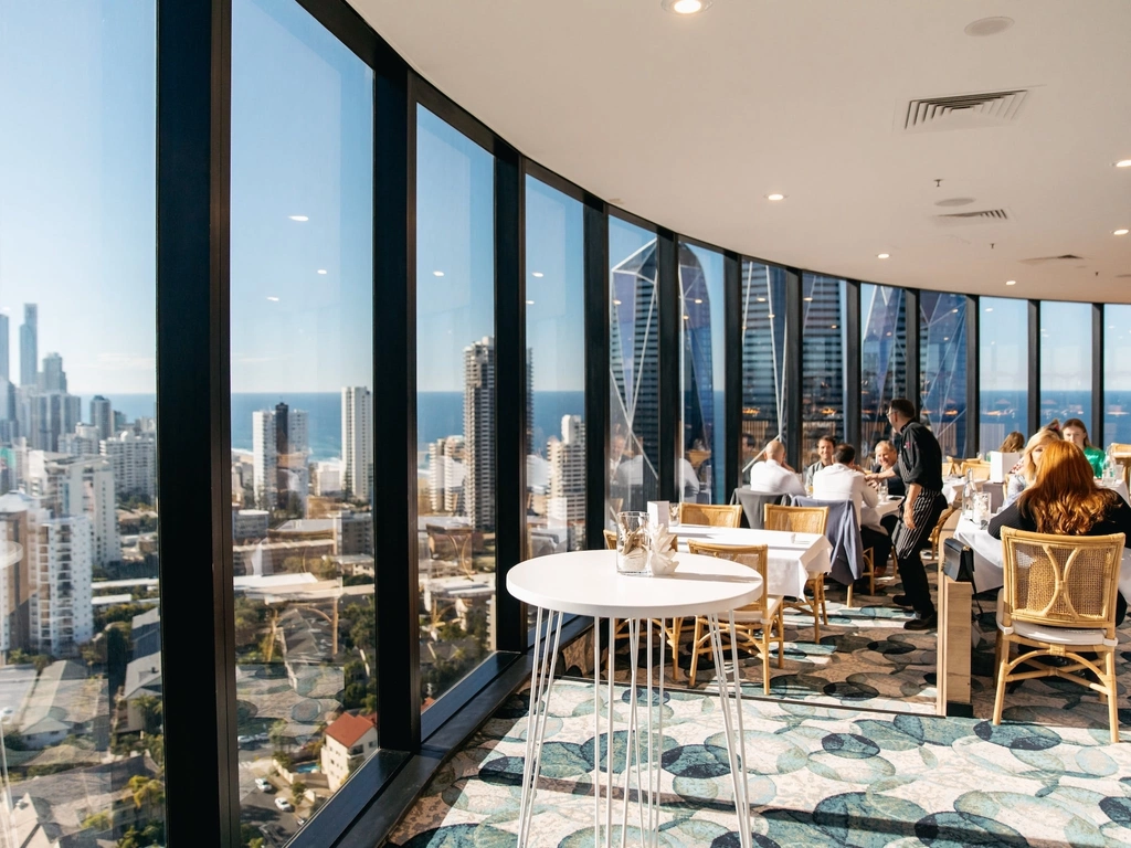 Horizon sky dining