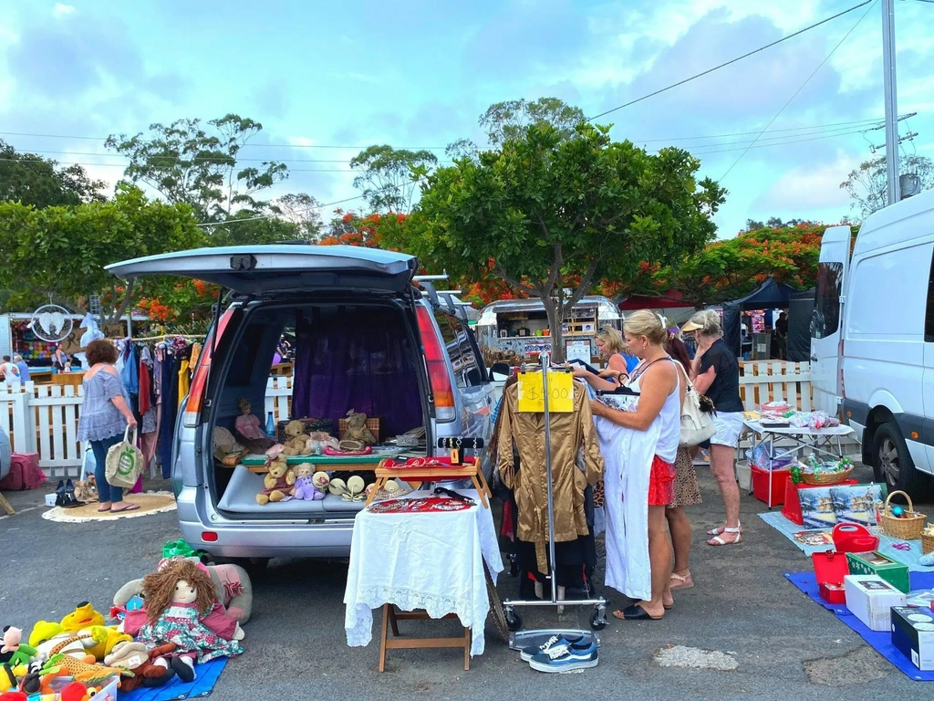 Carrara Markets Car Boot Sale Image 1