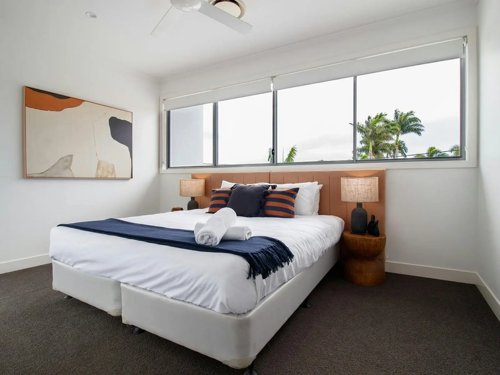 Five Bedroom home in Broadbeach - Bedroom
