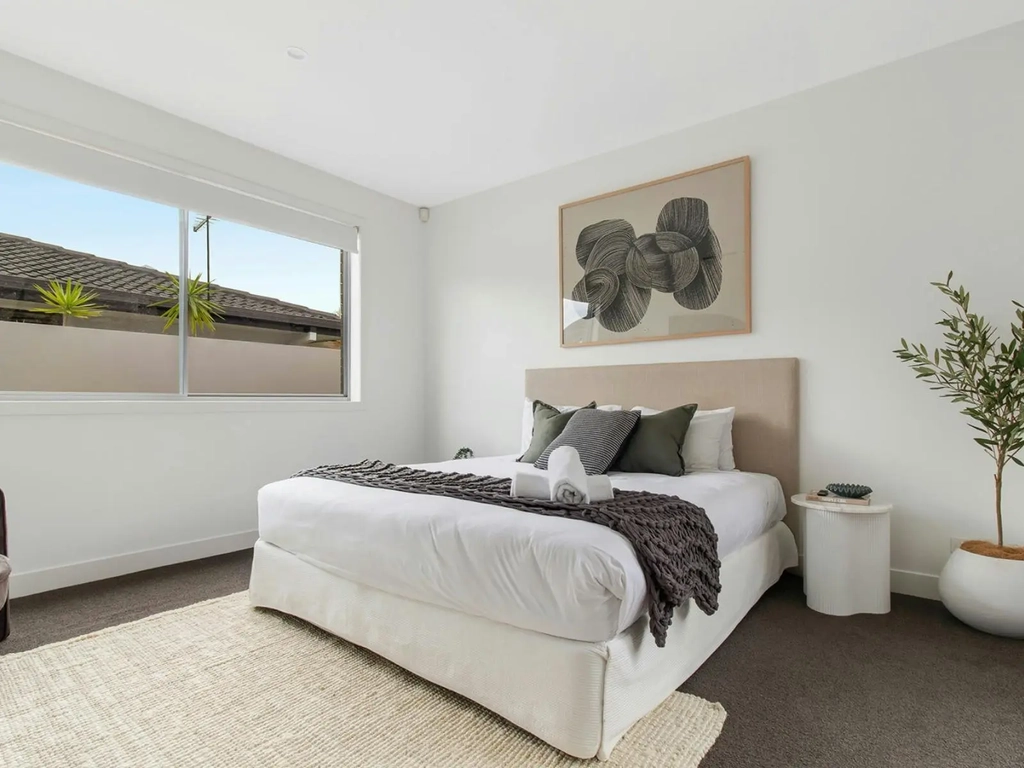 Five Bedroom home in Broadbeach- Bedroom