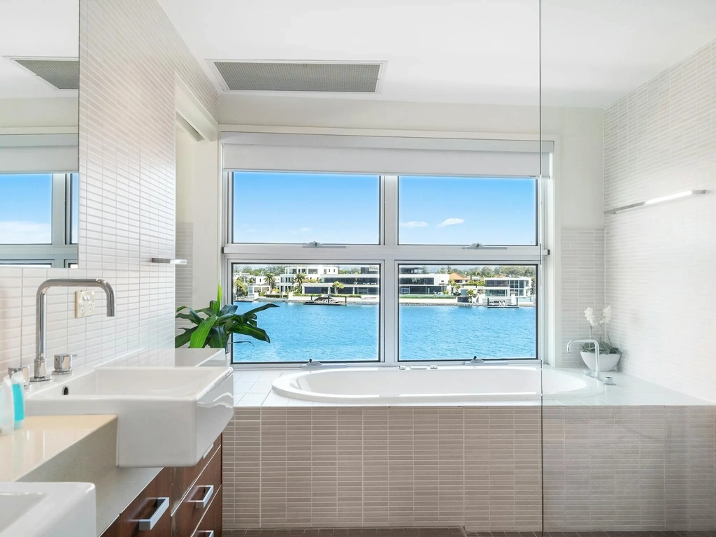 Master Ensuite Spa