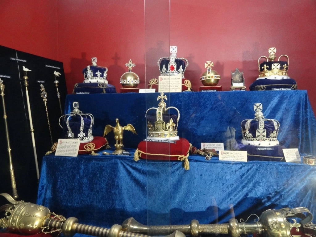 These replicas were used in the 1953 practice coronation