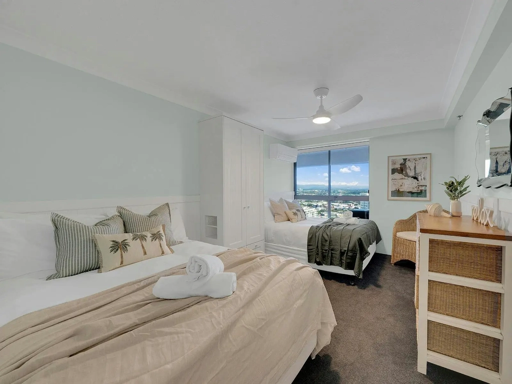 2 bedroom unit in Burleigh - Second bedroom