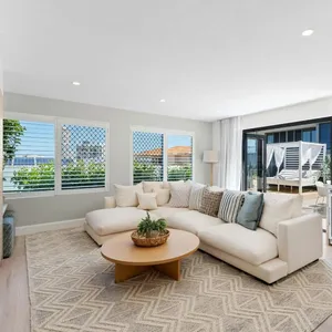 Three bedroom home in Miami - Second lounge area