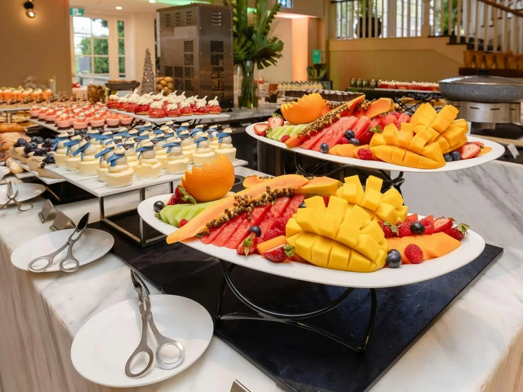 Christmas Day Seafood Buffet Dinner at InterContinental Sanctuary Cove Resort Image 6