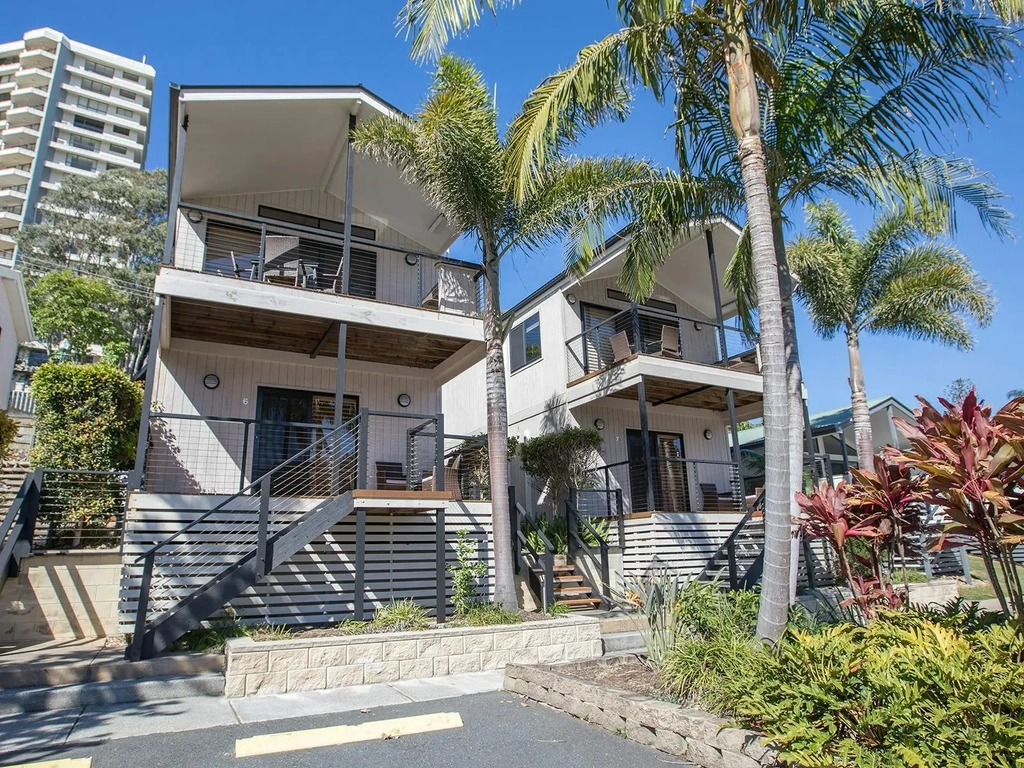 Burleigh Beach Tourist Park - Cabin Exterior