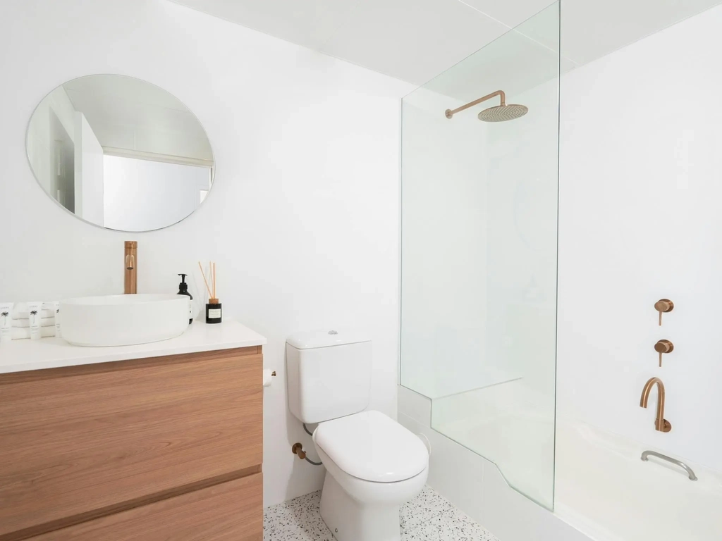 Spacious Bathroom