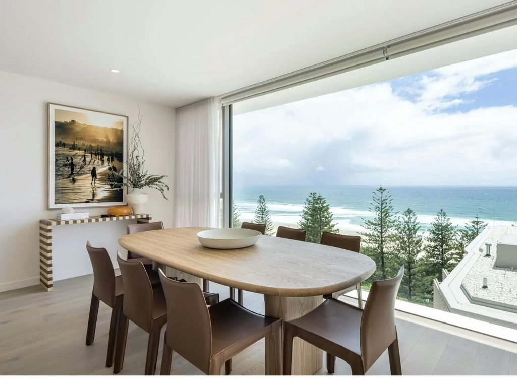 3 Bedroom unit in Burleigh - Dining Area