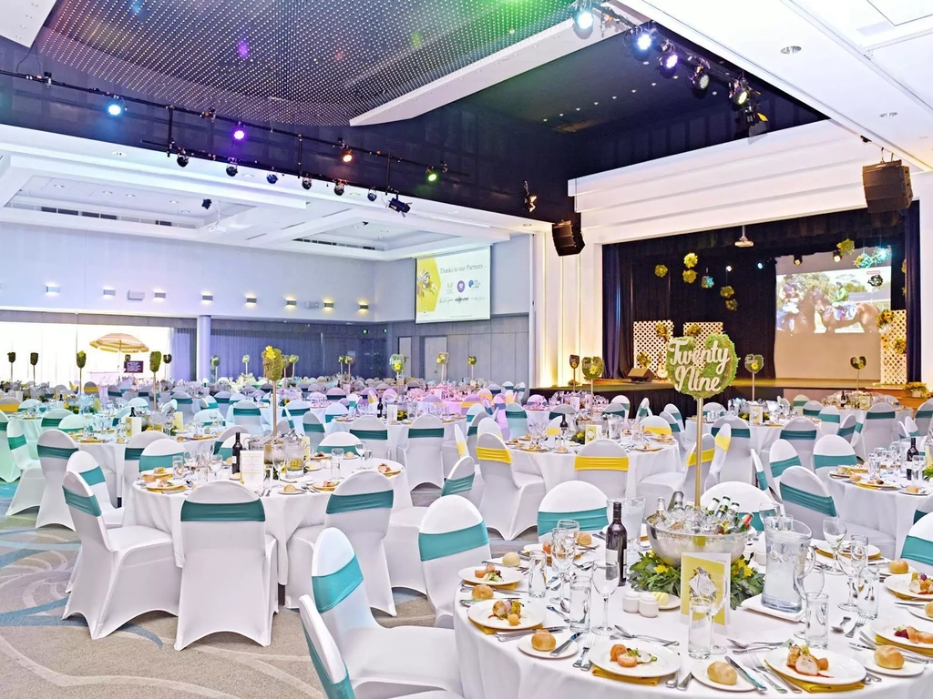 A gala lunch decorated with blue, white and gold theming