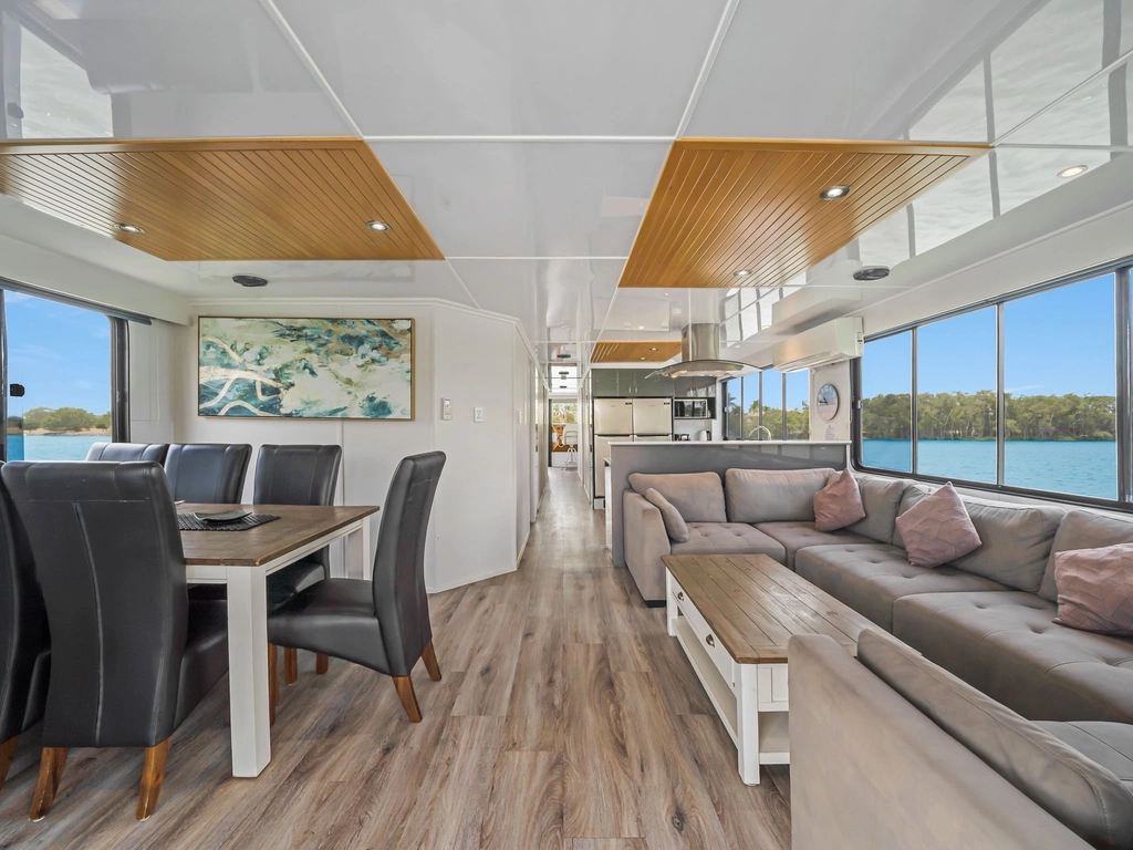 Coomera Houseboat Holidays - Houseboat Luxury Lifestyle