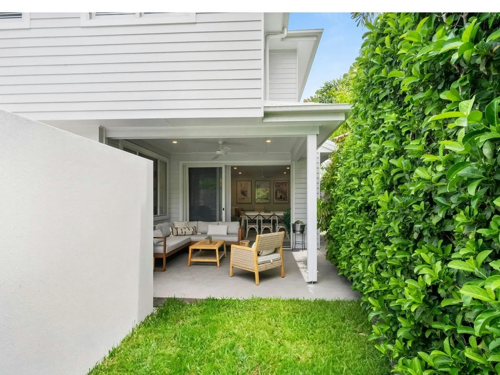 3 Bedroom home in Burleigh - Garden and outdoor seating area