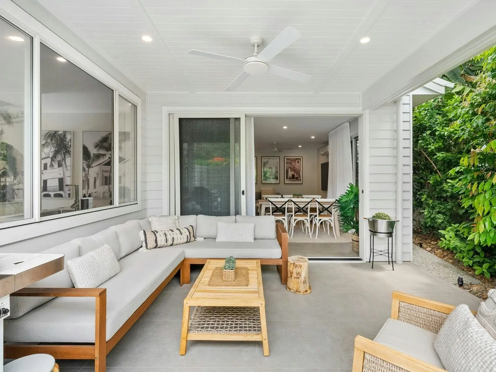 3 Bedroom home in Burleigh - outdoor entertaining area