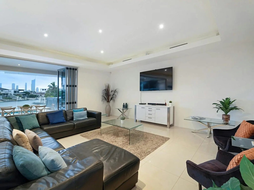 Large Lounge area