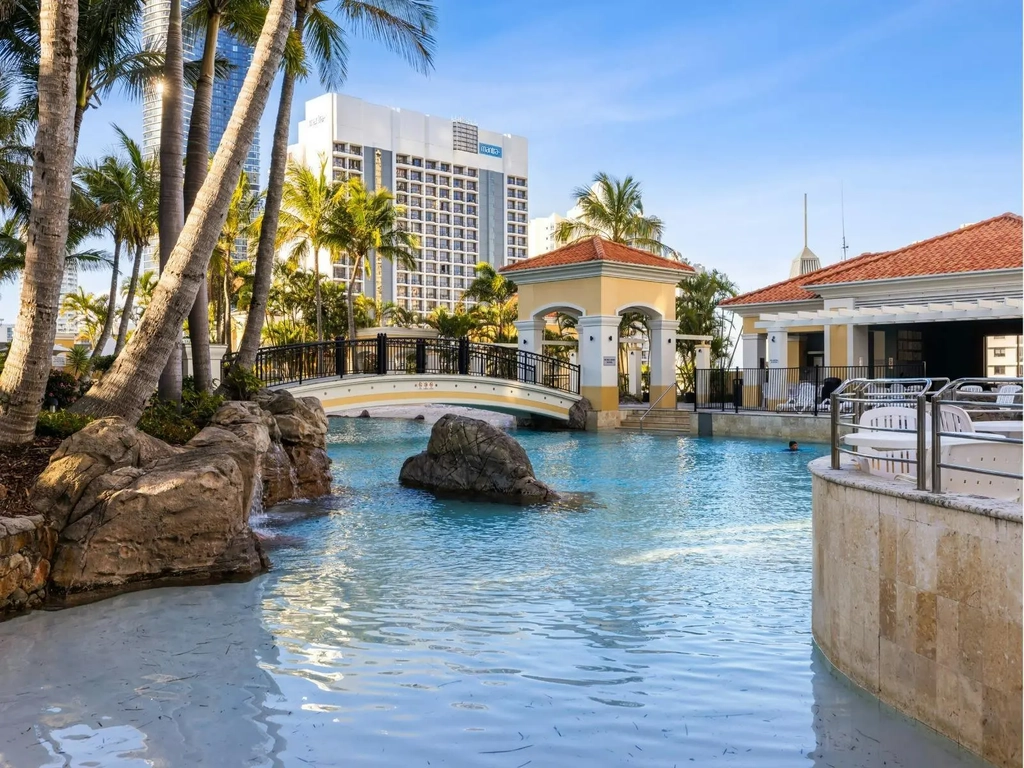 Complex pool