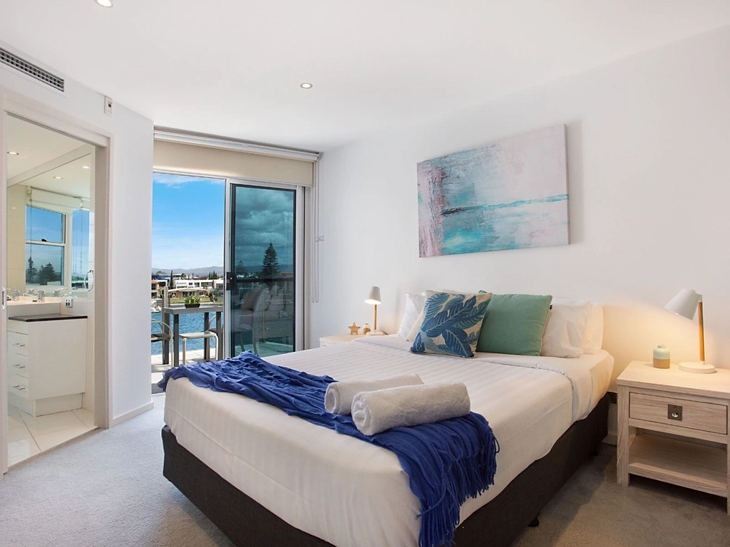 Casa Grande on the Water - Surfers Paradise - Level 2 Bedroom 2
