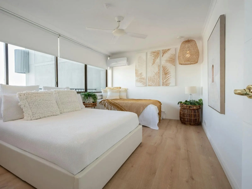 2 bedroom unit Surfers Paradise