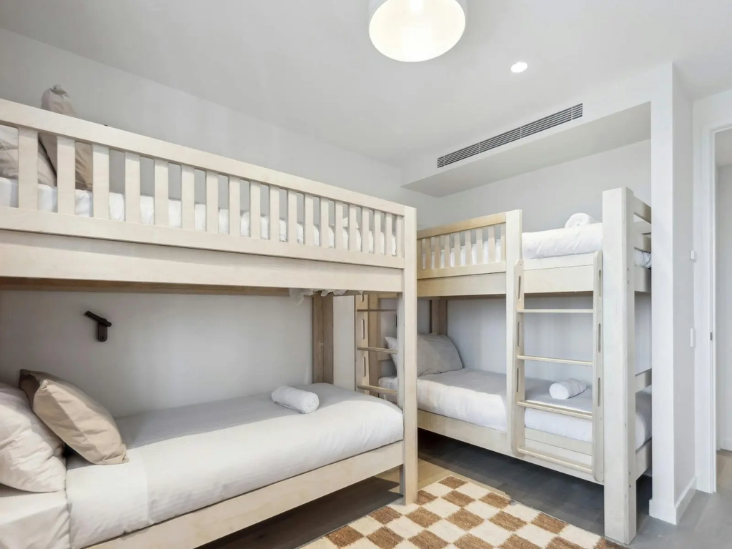 3 Bedroom unit in Burleigh - Bunk Room