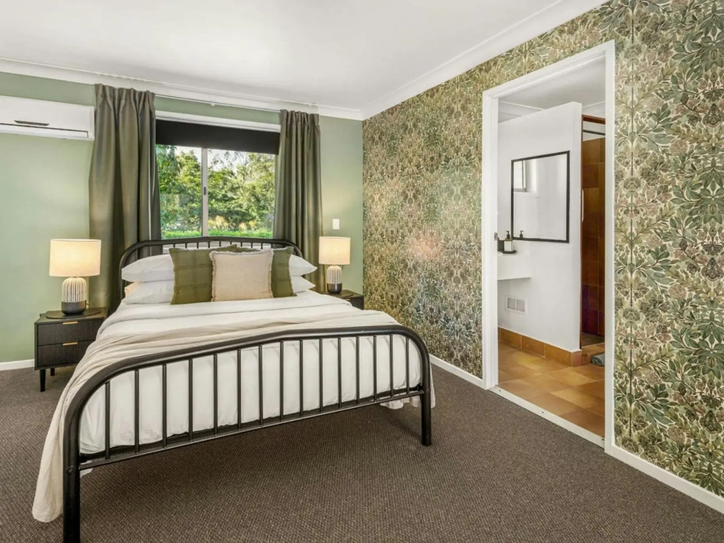 Queensize bed