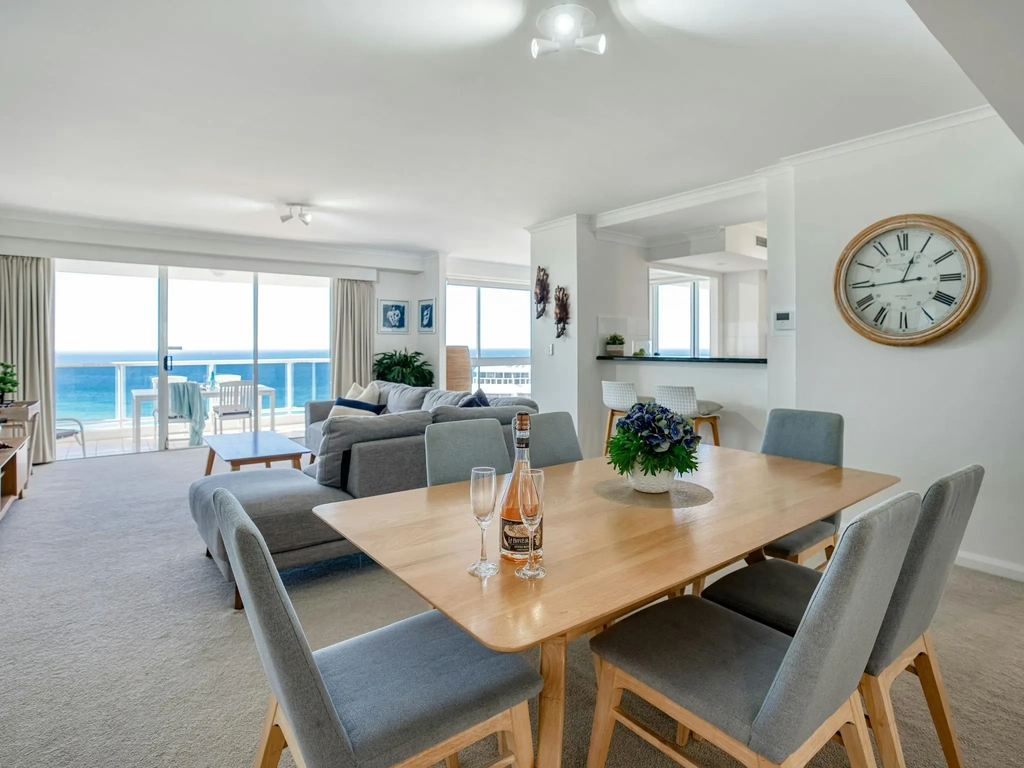 Dining and lounge area