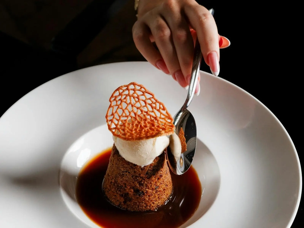 Sticky date pudding