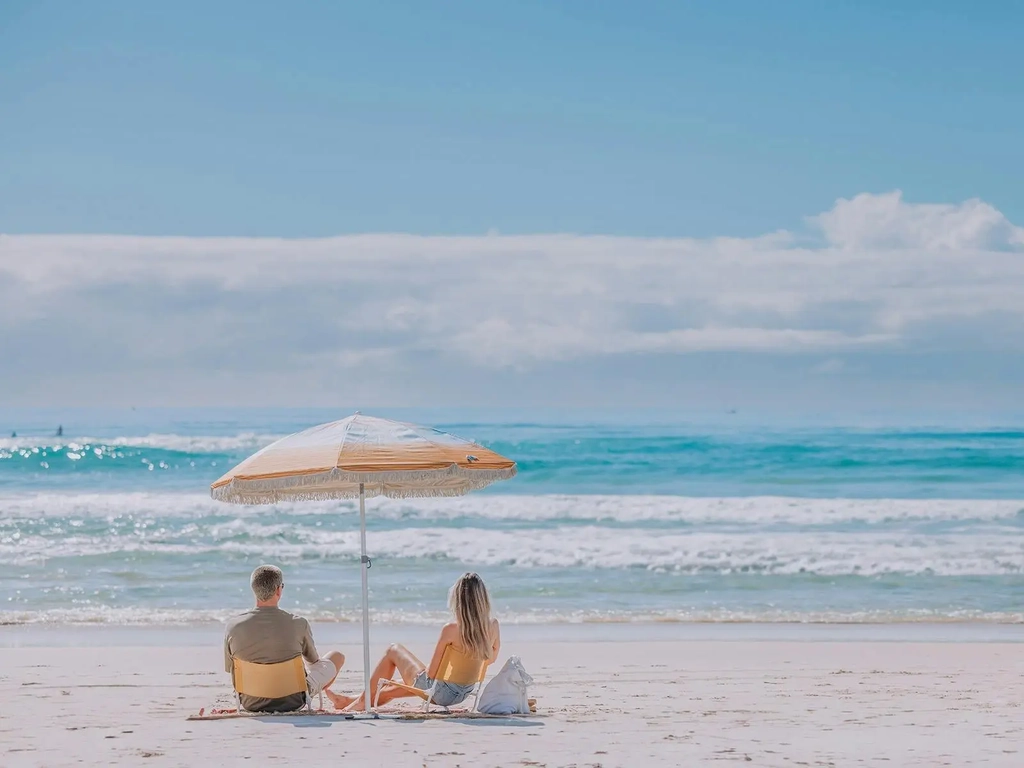 Relaxing on Main Beach