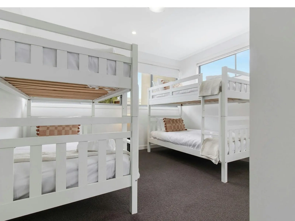 Five Bedroom home in Broadbeach - Bedroom